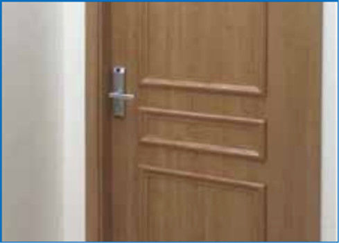 PVC JWELL применяя обложку к двери доски WPC пенясь делая линию штранг-прессования профиля PVC машины