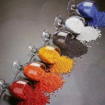 Бутылка ЛЮБИМЦА шелушится машина гранулятора двойного винта пластиковая повторно используя