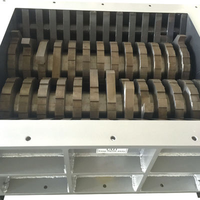 Покрышка 2000kg/h JWELL малошумная повторно используя двухвальный шредер полиэтиленовой пленки