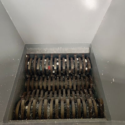 Барабанчик HDPE голубой пенился шредер оси вала контейнера 4 пластиковый повторно используя